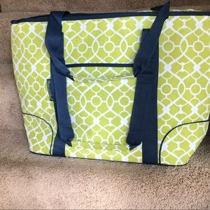 Insulated cooler bag